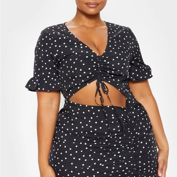 PrettyLittleThing Black Flutter Sleeve V-Neck Mini Dress - Picture 1 of 4